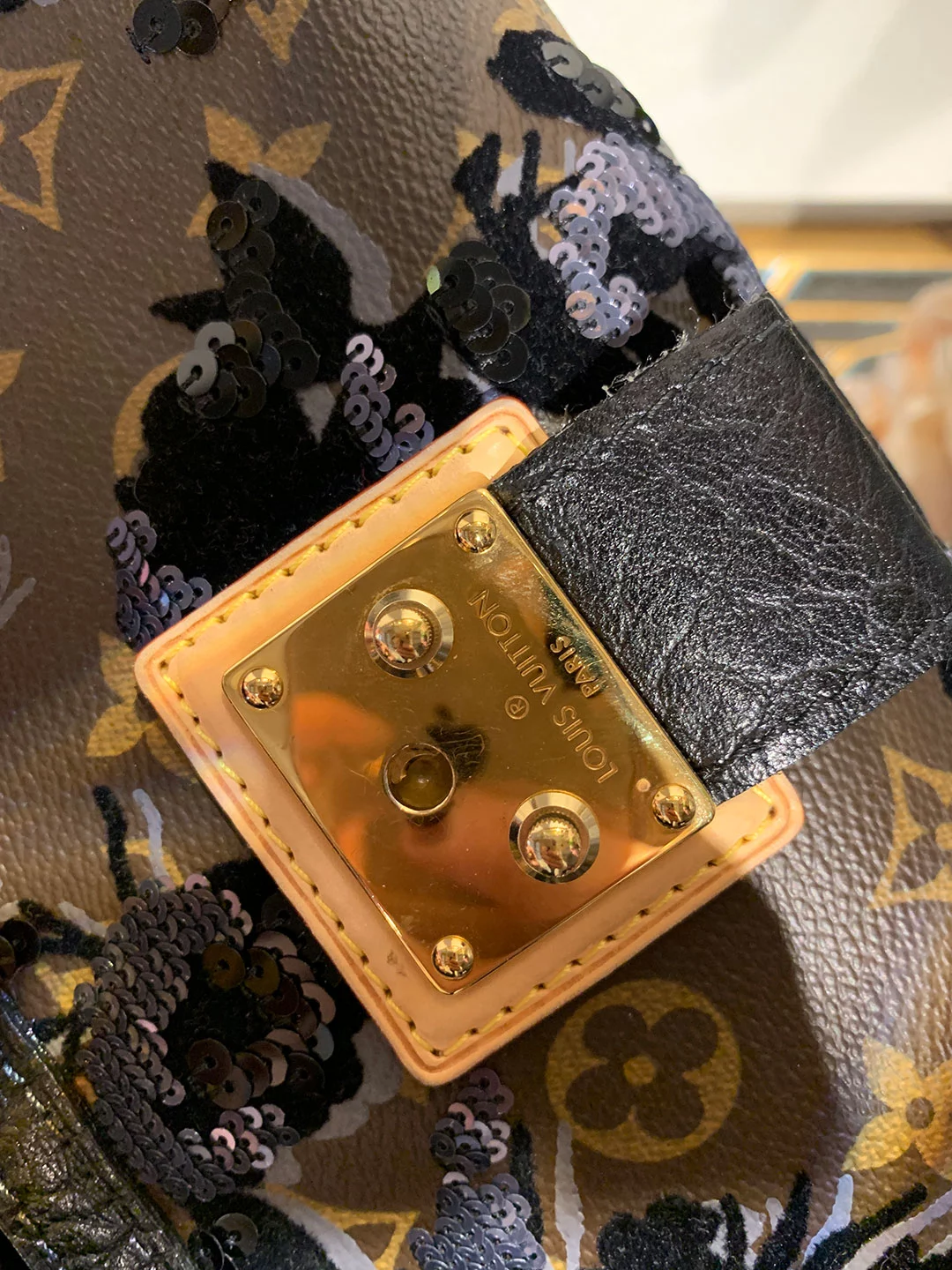 Louis Vuitton, Fleur de Jais Manege, clutch. - Bukowskis