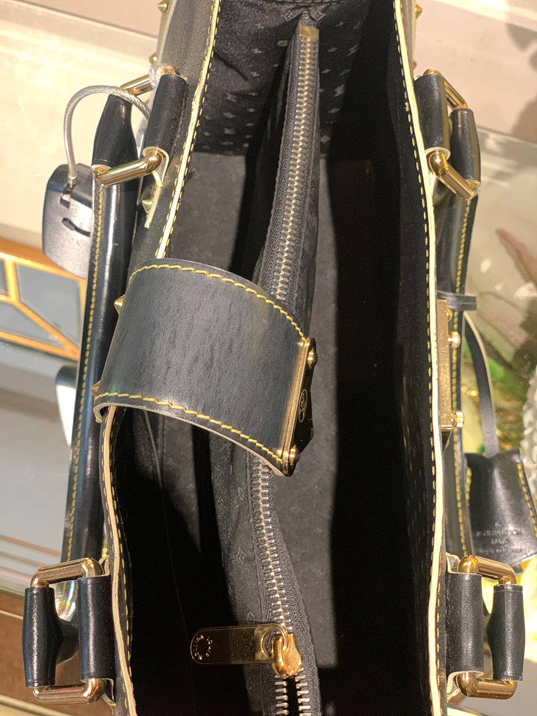 Le fabuleux leather handbag Louis Vuitton Blue in Leather - 14387313