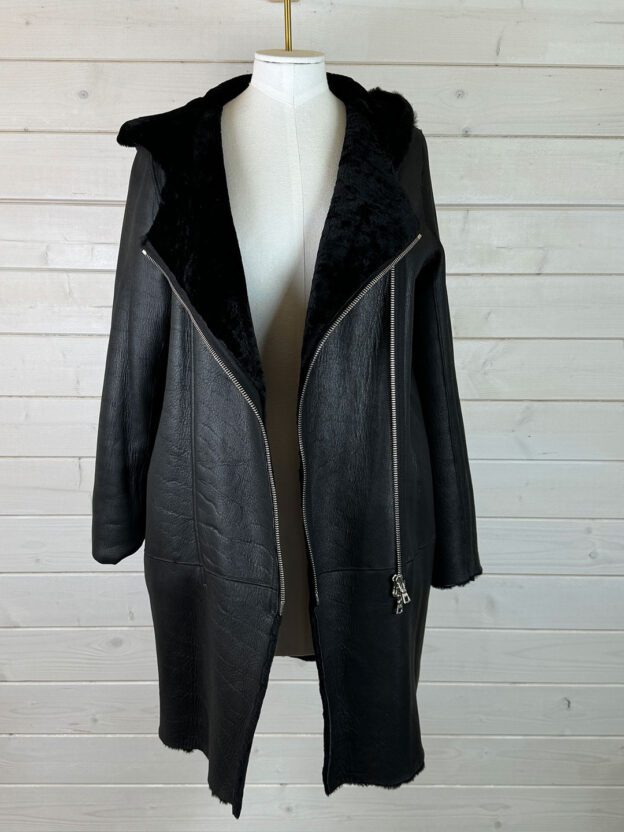 Pre-Owned Sandro Black Reversible Shearling Coat size 2 (UK 10) - Image 4