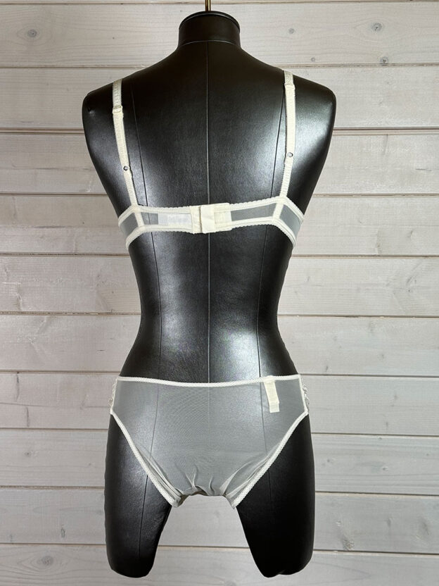 La Perla Cream Bra (Size 32 A) & Knickers (Size 6-8) - Image 2