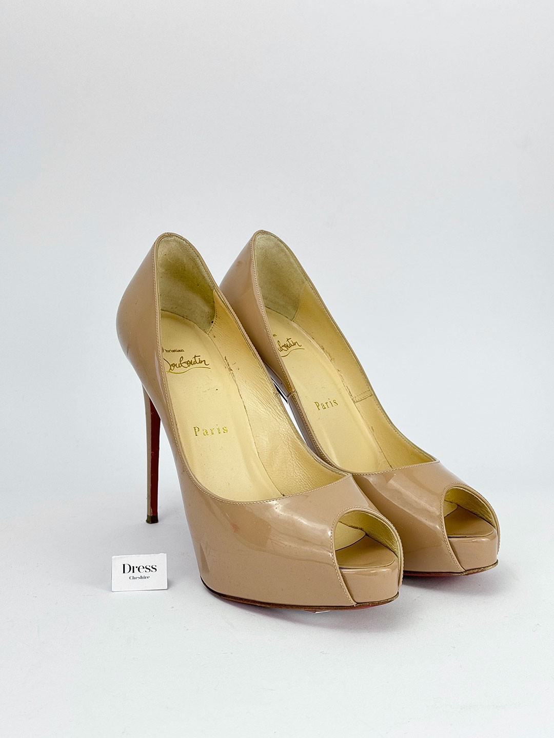Christian Louboutin ベージュエナメル革size38