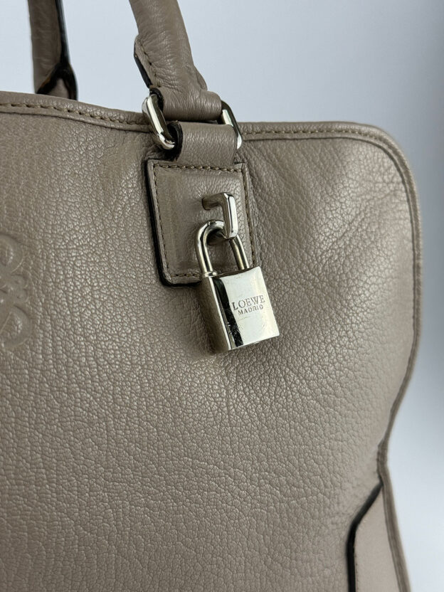 Pre-Owned Loewe Amazona Taupe Leather Handbag - Image 2