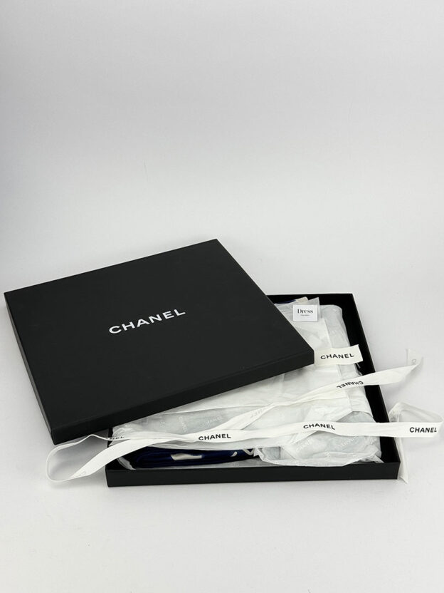 Pre-Owned Chanel Navy & White Silk Scarf Boxed - Image 8