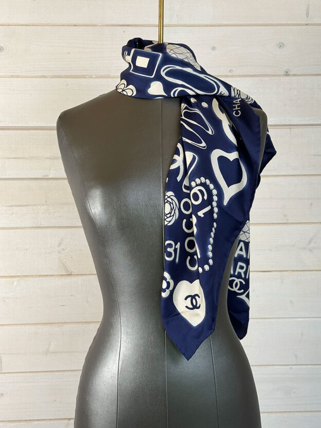 Pre-Owned Chanel Navy & White Silk Scarf Boxed - Image 4