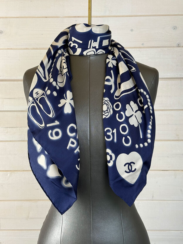 Pre-Owned Chanel Navy & White Silk Scarf Boxed - Image 3