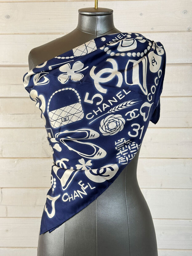 Pre-Owned Chanel Navy & White Silk Scarf Boxed - Image 2