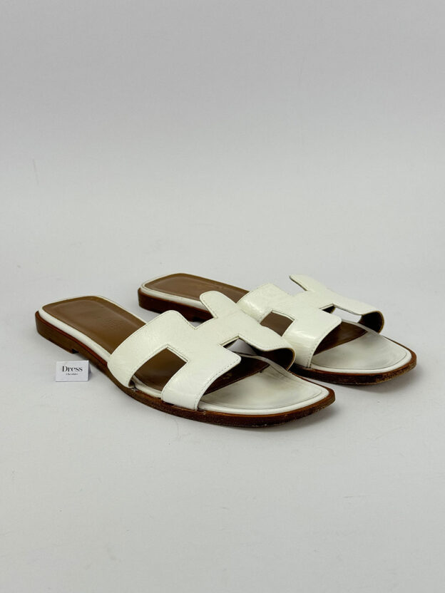 Pre-Owned Hermes White Calfskin Oran Sandals Size 38.5 (UK 5.5). Boxed.
