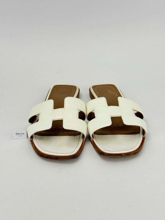 Pre-Owned Hermes White Calfskin Oran Sandals Size 38.5 (UK 5.5). Boxed. - Image 2