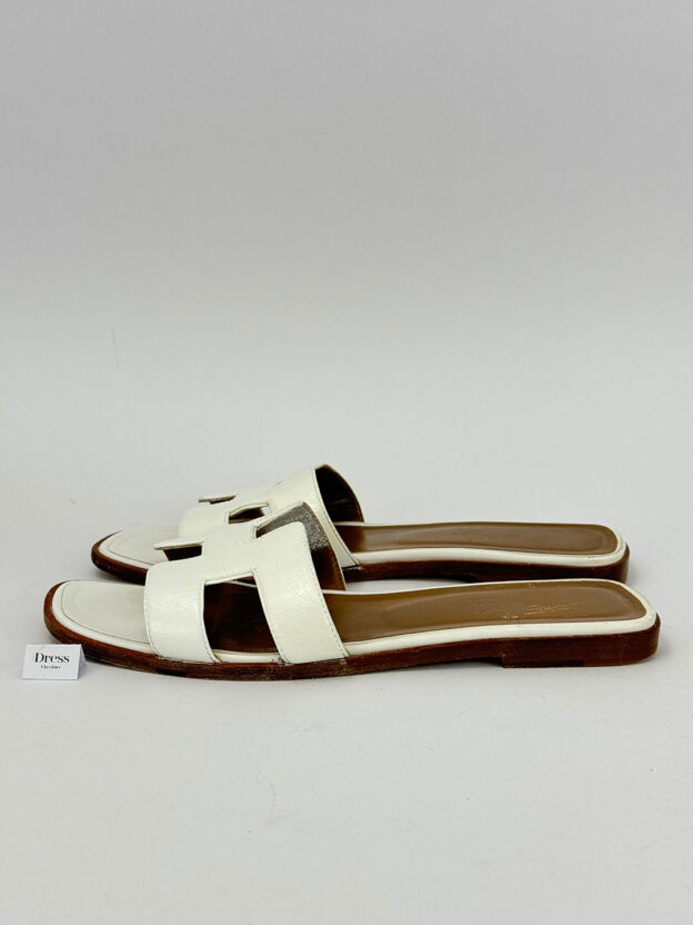 Pre-Owned Hermes White Calfskin Oran Sandals Size 38.5 (UK 5.5). Boxed. - Image 3