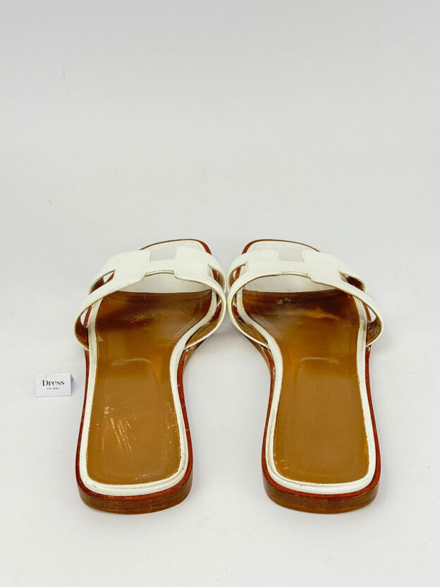 Pre-Owned Hermes White Calfskin Oran Sandals Size 38.5 (UK 5.5). Boxed. - Image 4