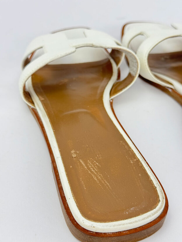Pre-Owned Hermes White Calfskin Oran Sandals Size 38.5 (UK 5.5). Boxed. - Image 5