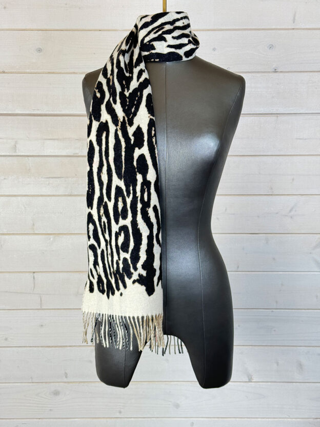 Pre-Owned Burberry Classic Check 100% Cashmere Animal Print Scarf - Image 2
