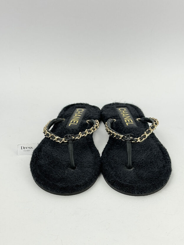 Pre-Owned Chanel Lambskin CC Chain Thong Sandals Gold Hardware Size 37 (UK 4) - Image 2