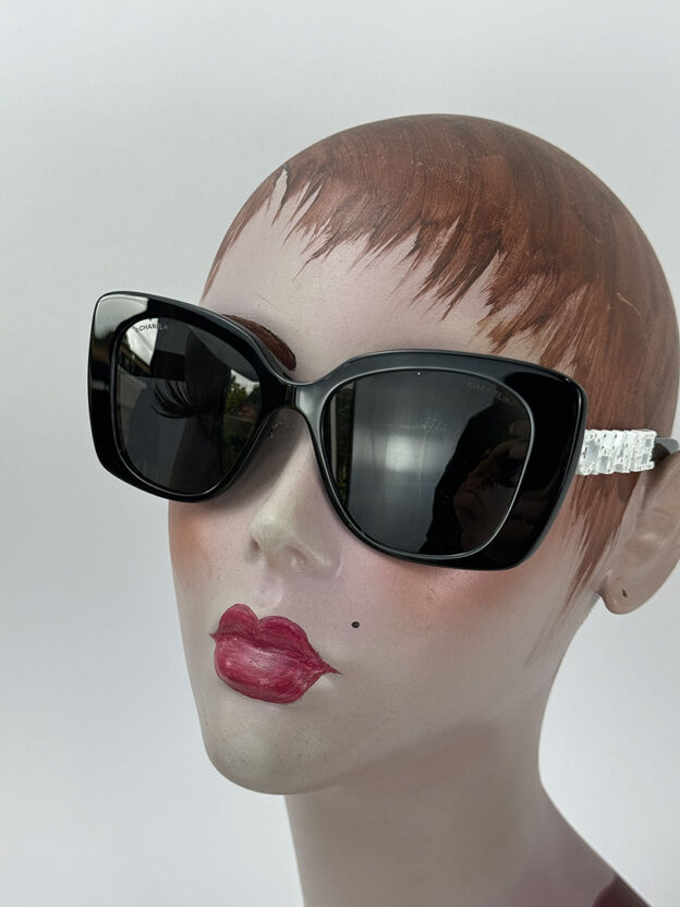 Pre-Owned Chanel Black Oversized Sunglasses Boxed. - Image 2