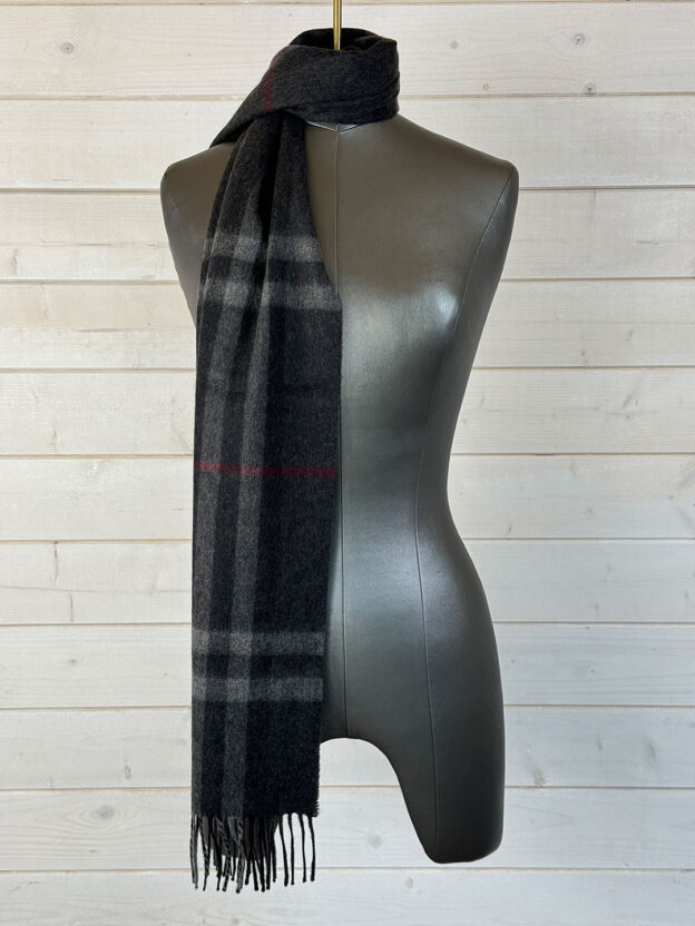 Pre-Owned Burberry Charcoal Check 100% Cashmere Classic Scarf - Image 2