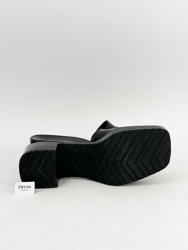 Pre-Owned Gucci Black Rubber Logo Slide Sandals Size 34 (UK 1) - Image 5
