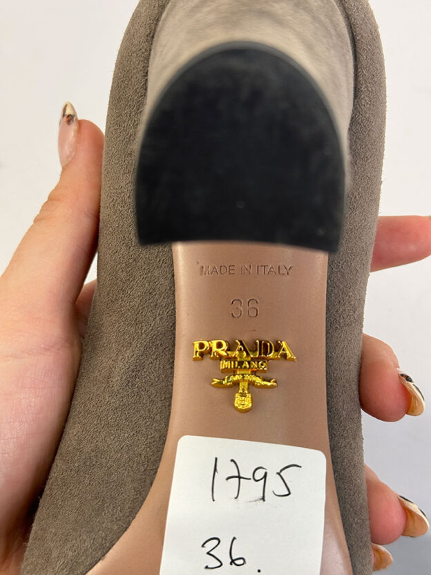 Pre-Owned Prada Grey Suede Metal Cap-Toe Pumps Size 36 (UK 3) - Image 6