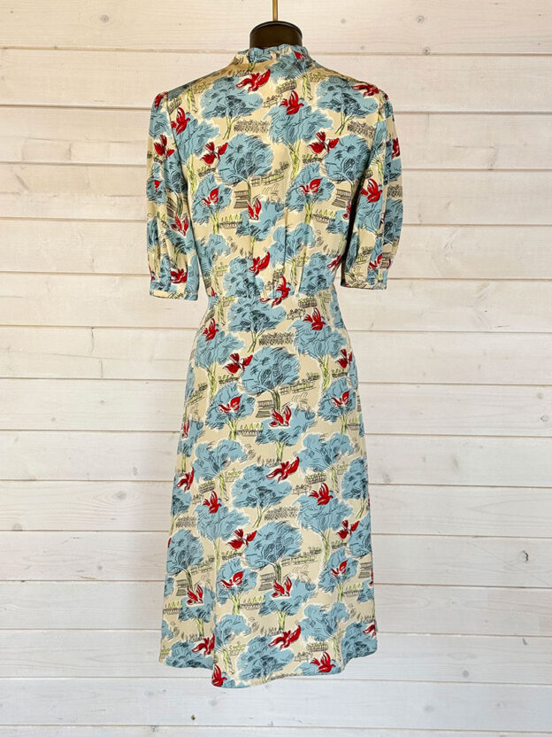 Pre-Owned LK Bennett 100% Silk Blue Floral with Pearl Buttons Dress Size 12 - Image 2