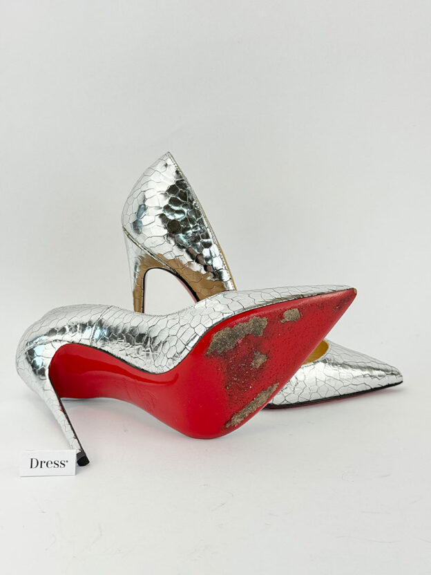 Pre-Owned Louboutin So Kate Silver Croc Embossed Leather Pumps Size 38 (UK 5) - Image 5