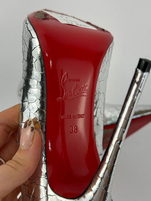 Pre-Owned Louboutin So Kate Silver Croc Embossed Leather Pumps Size 38 (UK 5) - Image 6