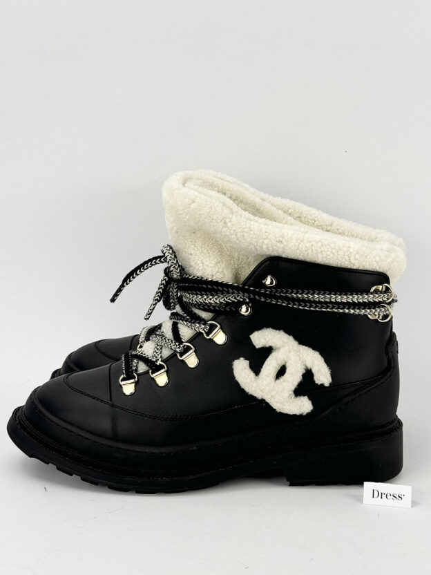Chanel Black & Cream Spike Snow Boots Size 37.5 (UK 4.5) - Image 3