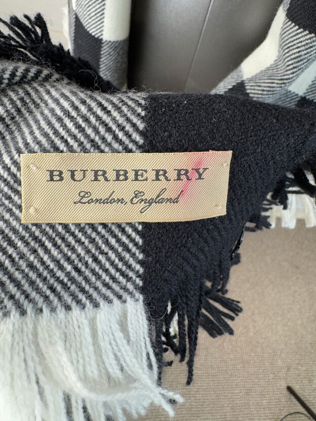 Burberry Black & White Fringed Scarf - Image 4
