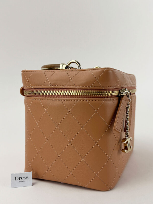 Chanel Knock On Wood Vanity Case Bag - Image 3