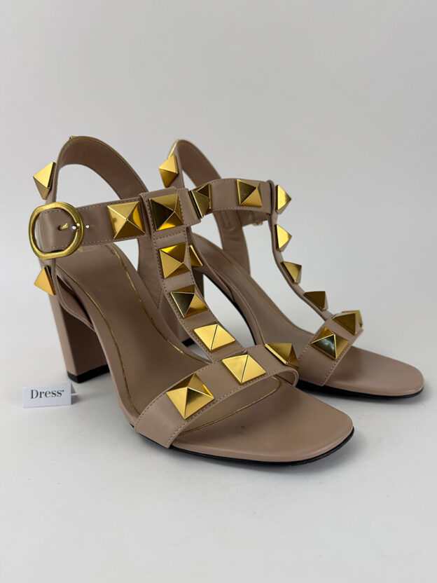 Pre-Owned Valentino Tan Heels Size 40 (UK 7)