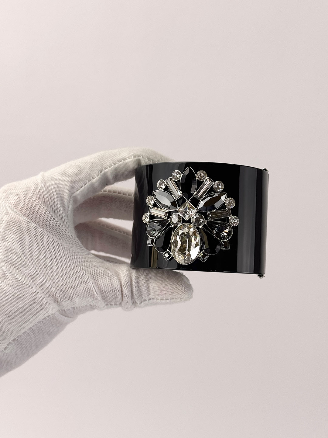 【55】SWAROVSKI Triumphal Black Bangle 55】SWAROVSKI Triumphal Black Bangle 55】SWAROVSKI Triumphal