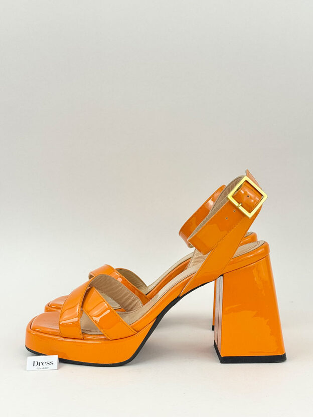 Pre-Owned Russell & Bromley Orange Groovybaby Platform Patent Sandal Size 37 (UK 4) - Image 3