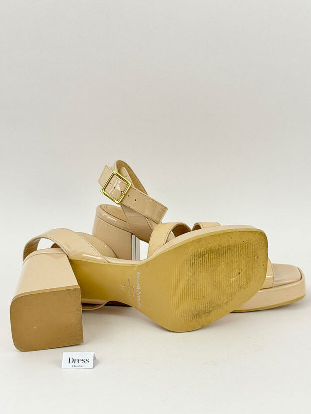 Russell & Bromley Beige Groovybaby Platform Patent Sandal Size 37 (UK 4) - Image 5