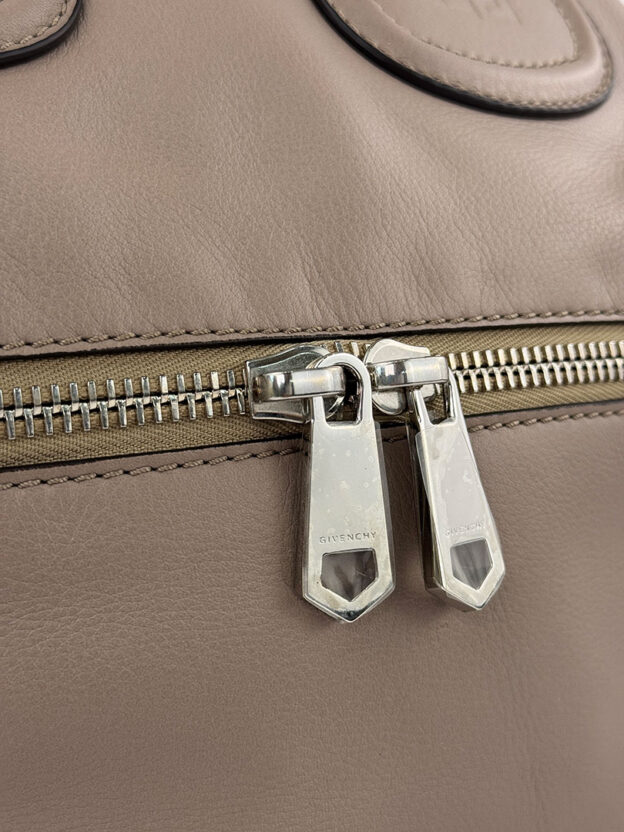Givenchy Beige Lambskin Leather Handbag - Image 3