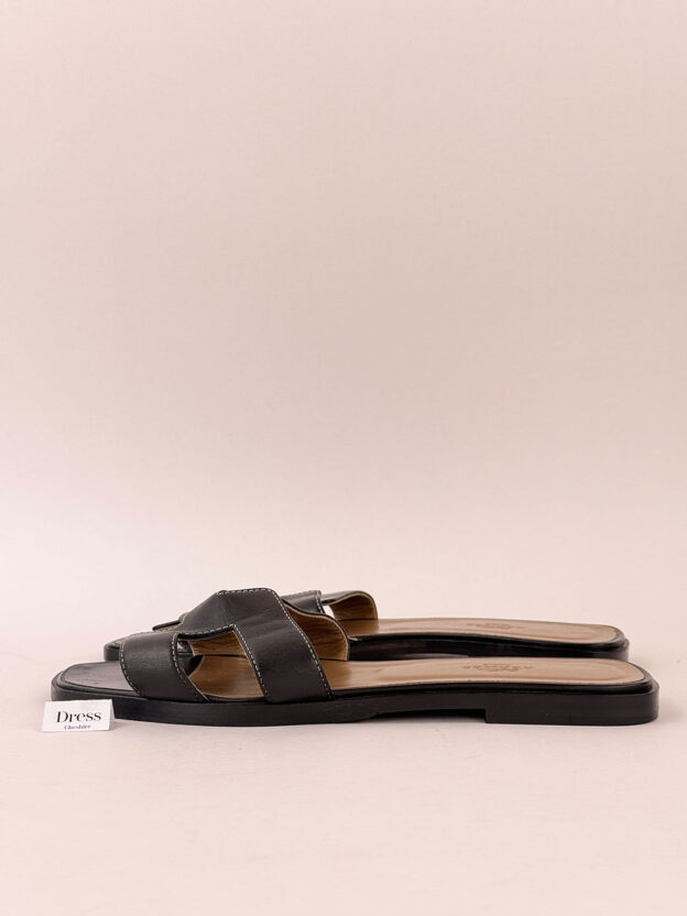 Pre-Owned Hermes Black Calfskin Oran Sandals Size 39 (UK 6) - Image 2