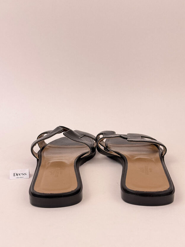 Pre-Owned Hermes Black Calfskin Oran Sandals Size 39 (UK 6) - Image 4