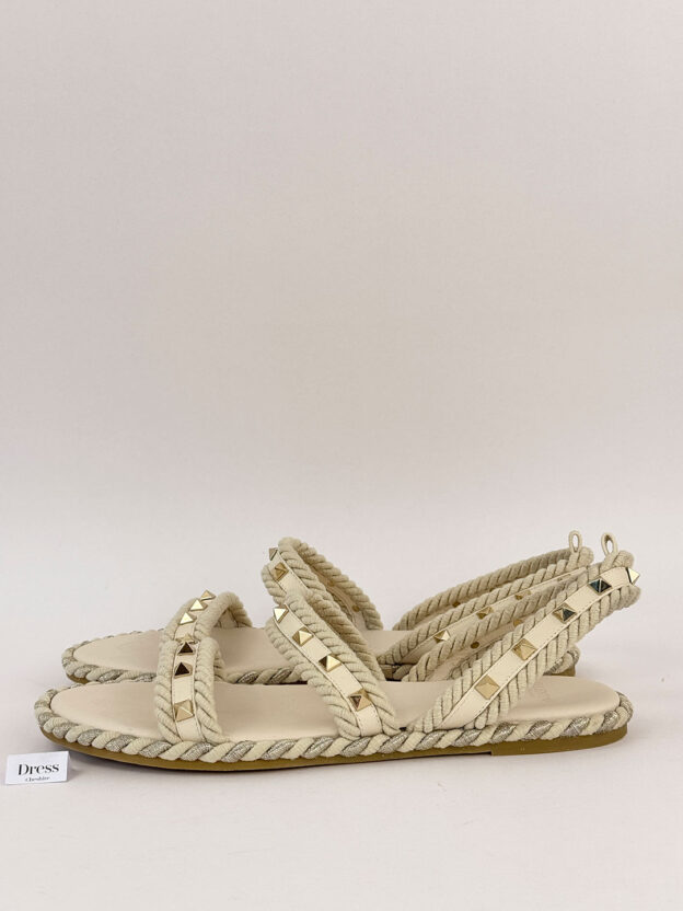 Pre-Owned Valentino Garavani Rockstud Torchon Sandals Size 39 (UK 6) - Image 4