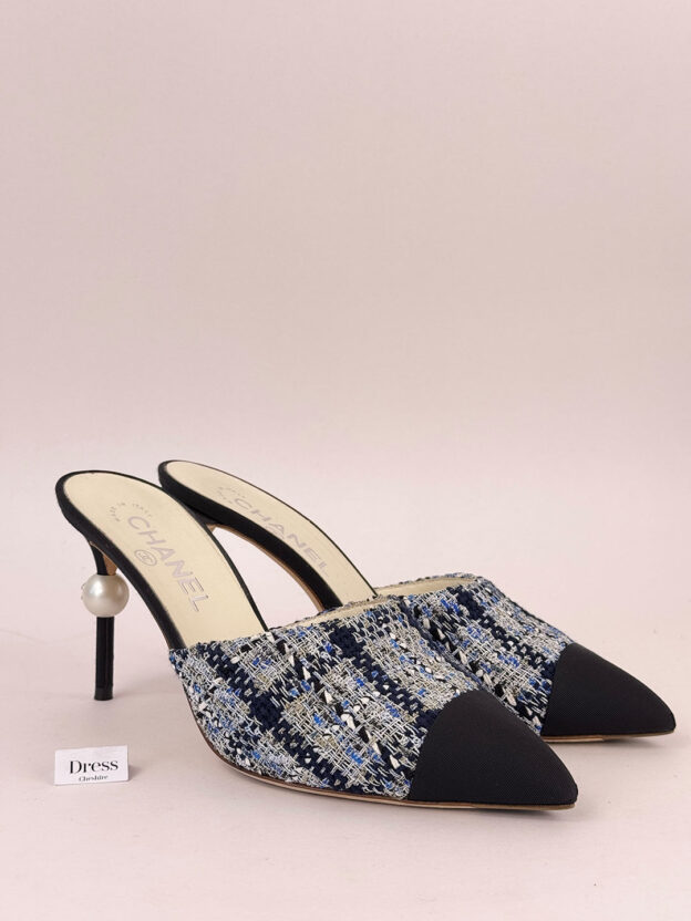 Pre-Owned Chanel Black and Blue Tweed Pearl Heels Size 37.5 (UK 4.5)