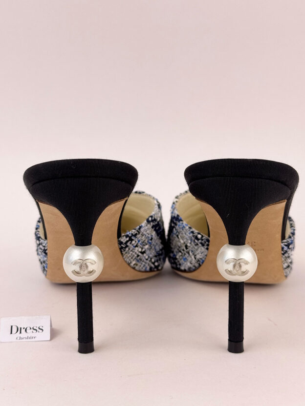 Pre-Owned Chanel Black and Blue Tweed Pearl Heels Size 37.5 (UK 4.5) - Image 6
