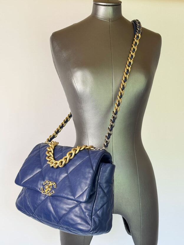 Pre-Owned Chanel Medium Navy 20C 19 Shoulder Bag - Image 8