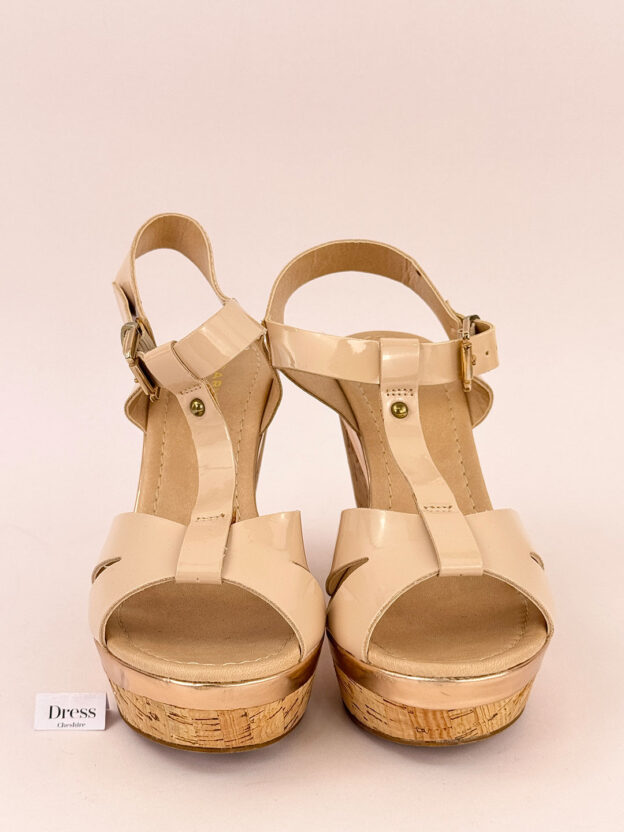 Pre-Owned Carvela Kurt Geiger Nude Kabby Wedge Sandals Size 4 - Image 2