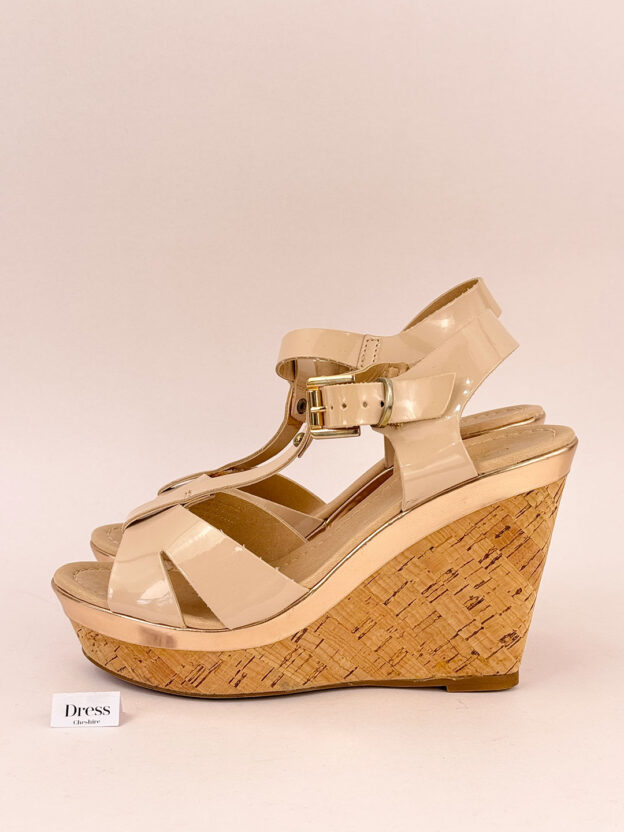 Pre-Owned Carvela Kurt Geiger Nude Kabby Wedge Sandals Size 4 - Image 3
