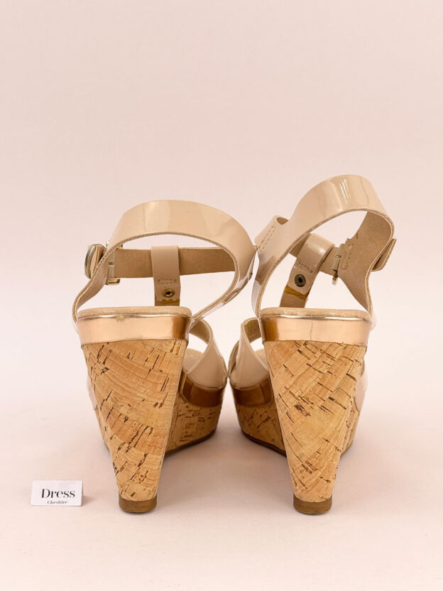 Pre-Owned Carvela Kurt Geiger Nude Kabby Wedge Sandals Size 4 - Image 4