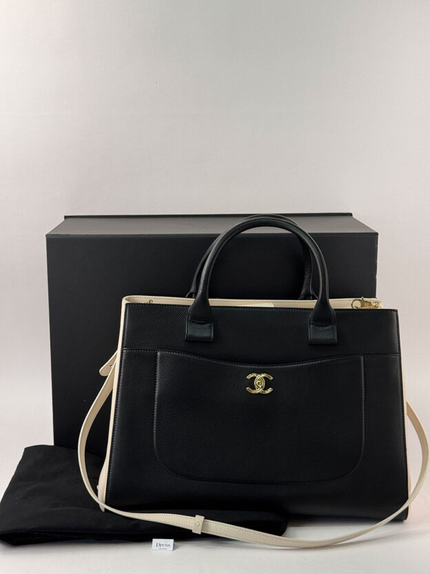 Chanel Black & Cream Shopping Handbag - Image 9