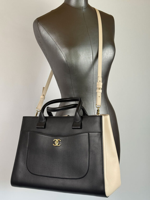 Chanel Black & Cream Shopping Handbag - Image 8