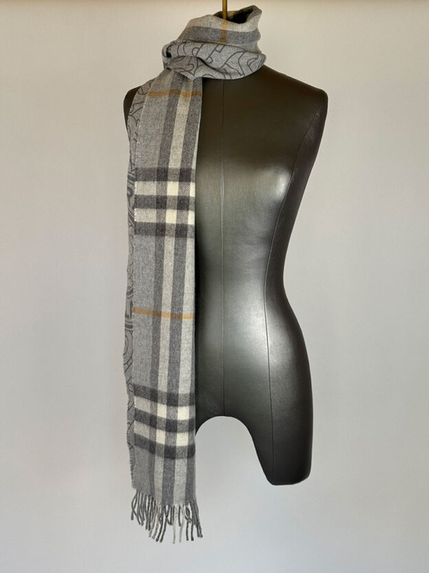 Pre-Owned Burberry Grey Cashmere Reversible Scarf