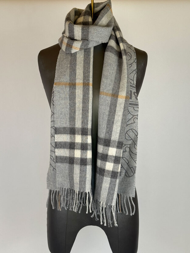 Pre-Owned Burberry Grey Cashmere Reversible Scarf - Image 3