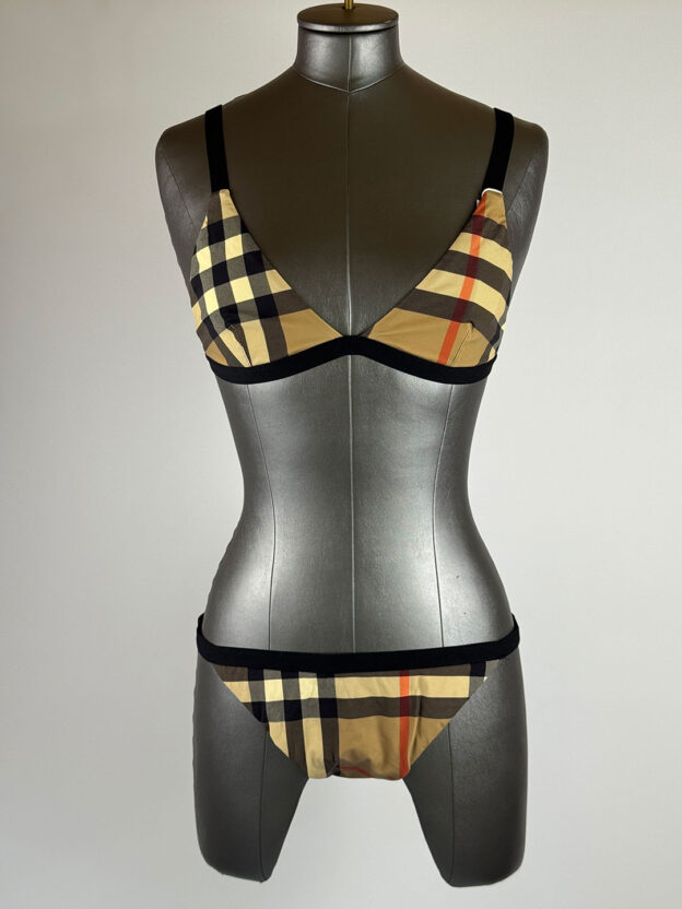 Pre-Owned Burberry Bikini Size Medium