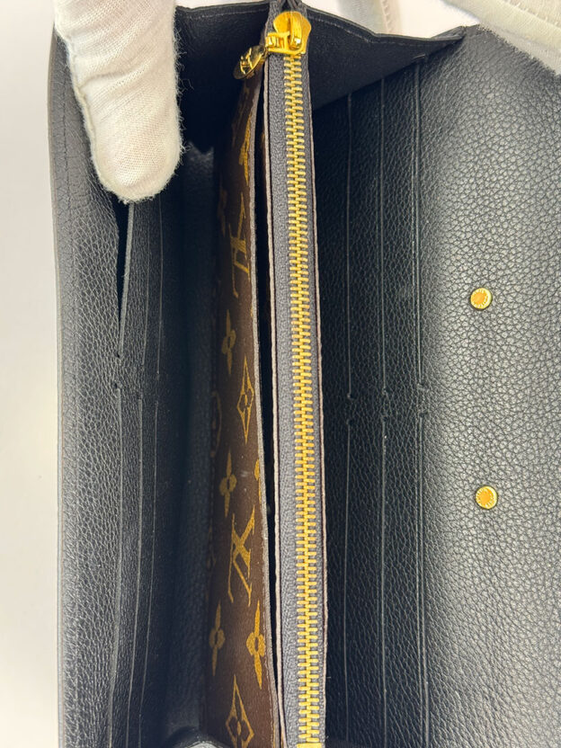 Pre-Owned Louis Vuitton Leather Monogram Purse. Boxed - Image 5