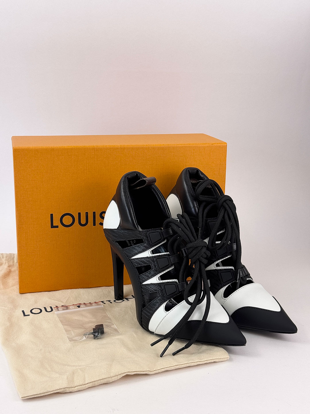 Louis Vuitton ブラック ハイヒールサイズ37.5 LOUIS VUITTON Official Canada Website | LOUIS VUITTON ®