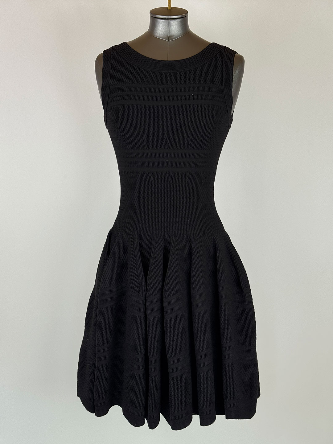 Alaia Black Dress Size 38 (UK 8-10) - Dress Cheshire | Preloved Designer Fashion | Boutique in Cheshire Alaia Black Dress Size 38 (UK 8-10) - Dress Cheshire | Preloved Designer Fashion | Boutique in Cheshire